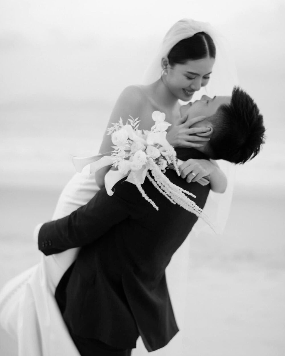 Suong and Thai wedding at White Palace
